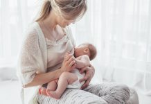Allattare al seno è legato a meno ansia e depressione nelle madri, anche a distanza di anni