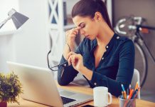 Otto italiani su dieci pensano di lasciare il lavoro per lo stress