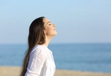 Più tempo all’aria aperta: uno studio collega la luce diurna a un minor rischio di demenza
