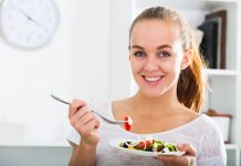 Mangiare per invecchiare più lentamente: il ruolo del DNA e delle scelte alimentari