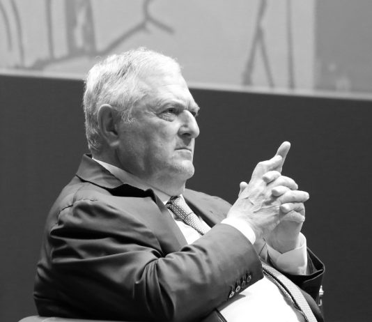 “Arlecchino e il destino dei Biologi”: l’editoriale di Vincenzo D’Anna in uscita sul numero di ottobre 2025 del Giornale dei Biologi