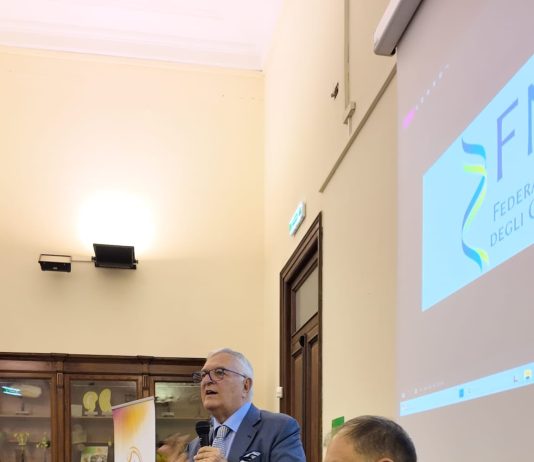 Beni Culturali, FNOB e FIB lanciano la Scuola di Restauro per Biologi. D’Anna: “Un passo decisivo per la conservazione programmata” Annunciata a Napoli durante l’evento “Biologia applicata al restauro”, la scuola itinerante formerà 50 specialisti con un approccio innovativo, applicato su siti come Pompei, Ercolano e la Reggia di Caserta